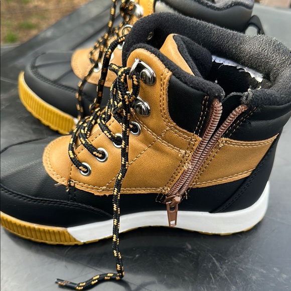 Wonder Nation boys winter boots size 12 - Picture 2 of 7